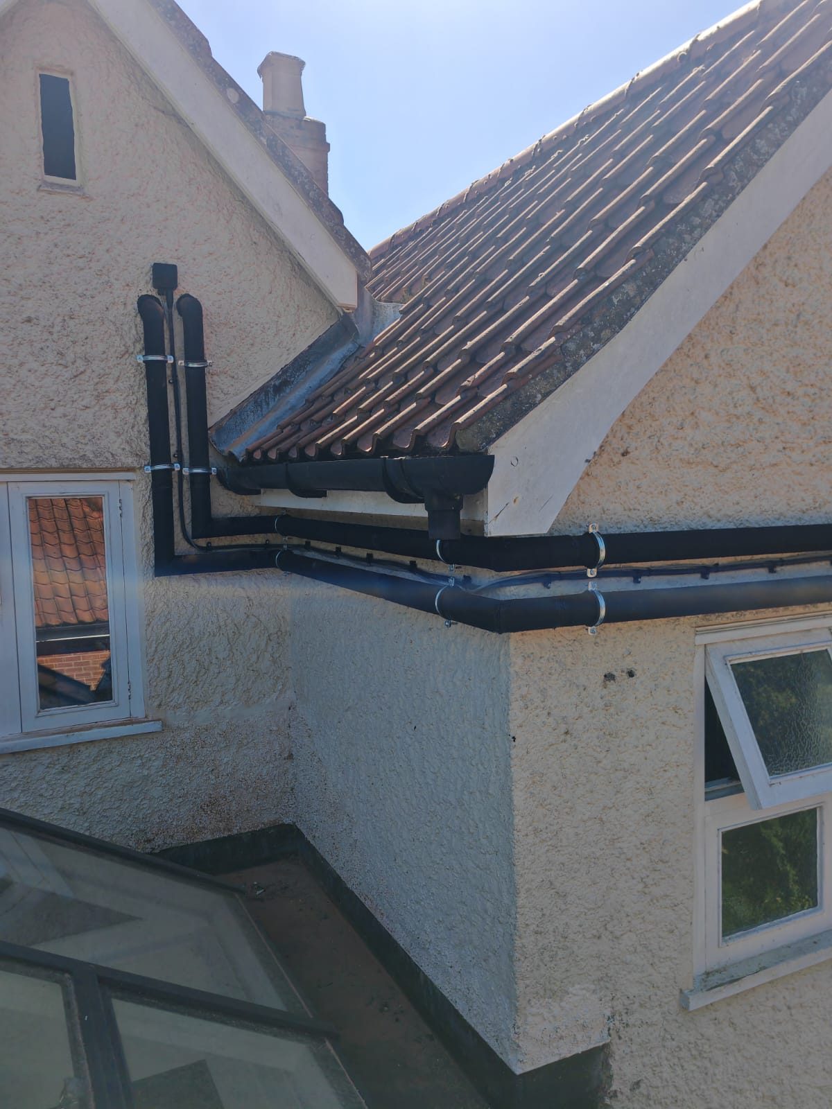 Pipework clipped in line with the rainwater goods. Whole house air source heat pump by FB Gas, photo 04
