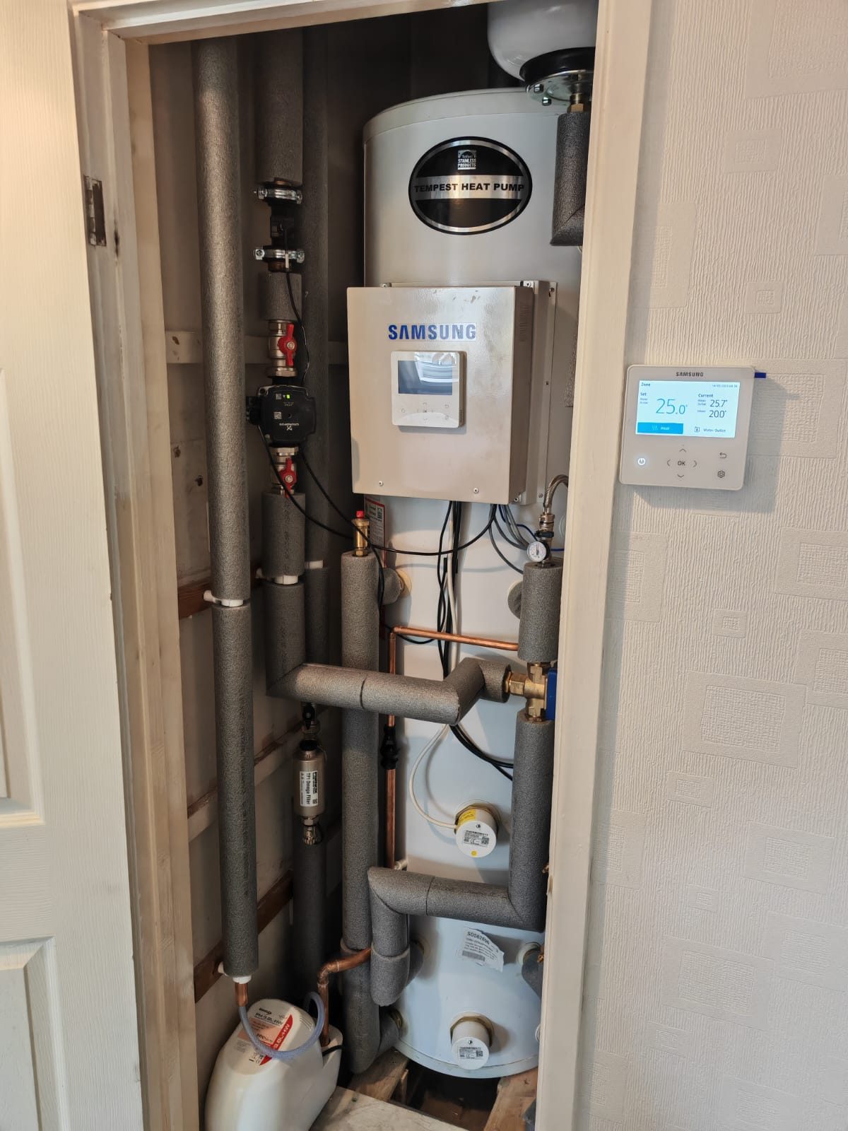 New heating system with cylinder and controls